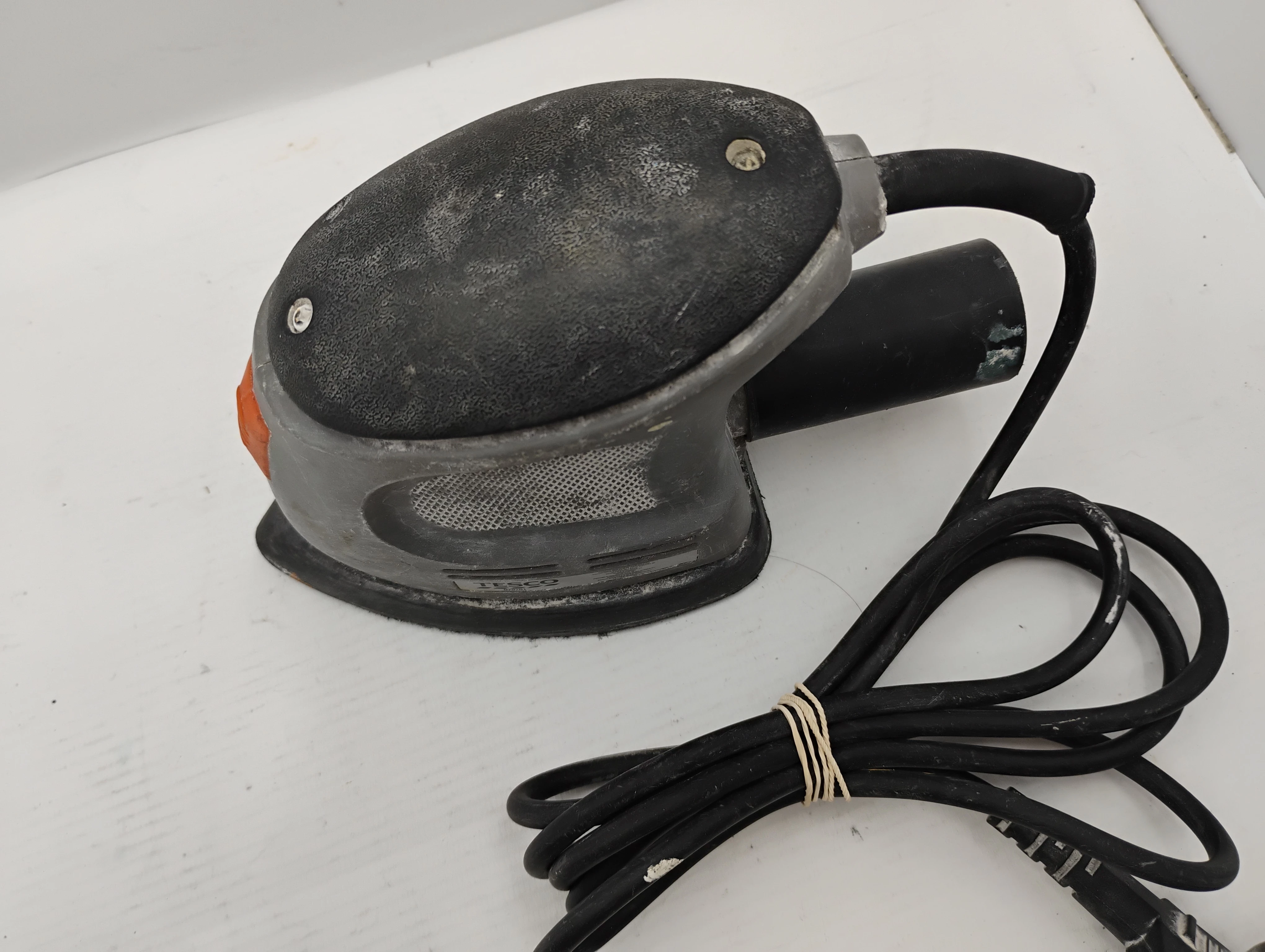 szlifierka-oscylacyjna-tesco-070701-rodzaj-zasilania-128529-2