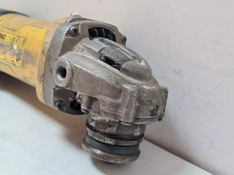 SZLIFIERKA KĄTOWA DEWALT DWE4257