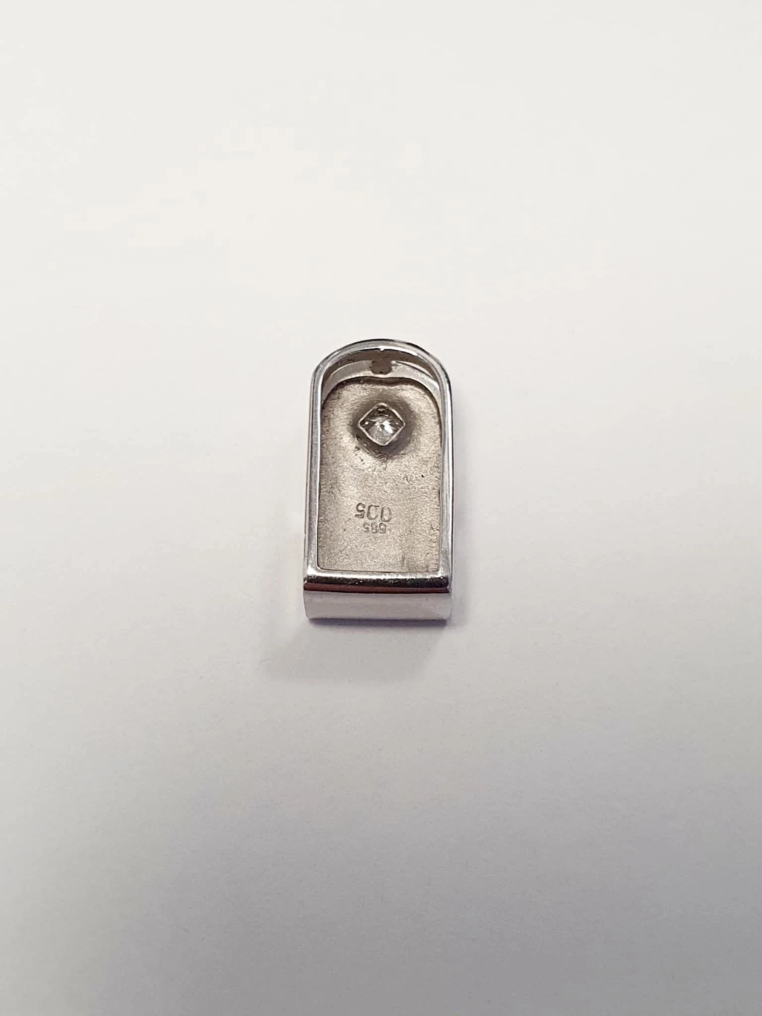 zawieszka-z-bialego-zlota-2-g-brylant-certyfikat-marka-226434-1704211