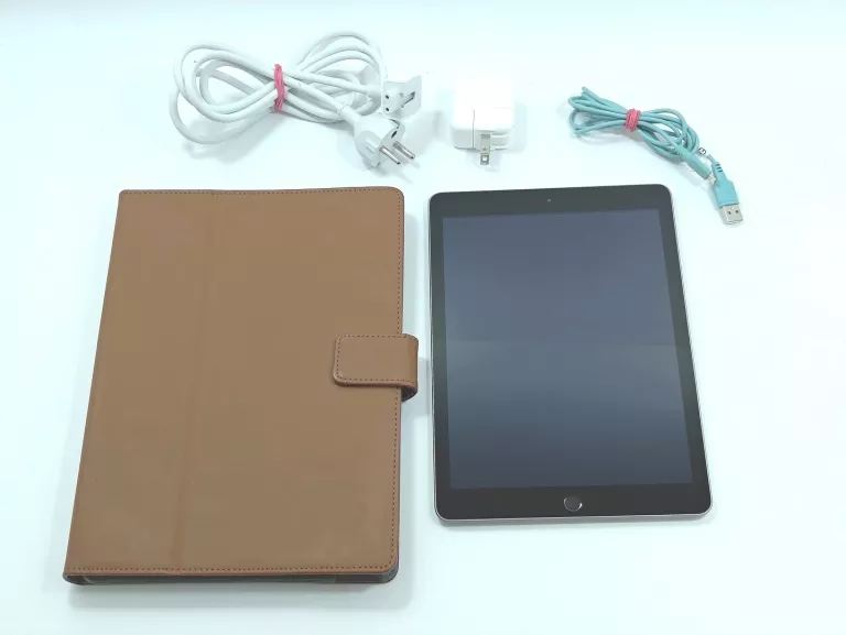TABLET IPAD A1822 MP2F2LL/A + ETUI ŁADOWARKA KABEL