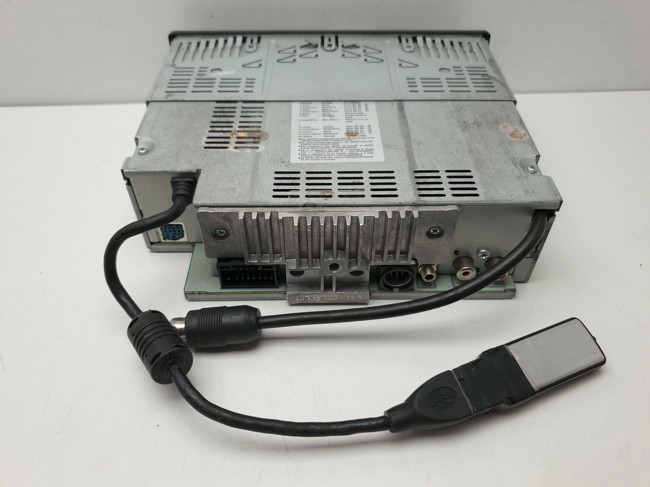 radioodtwarzacz-samochodowy-alpine-ida-x311rr-rodzaje-odtwarzanych-nosnikow-205774-4