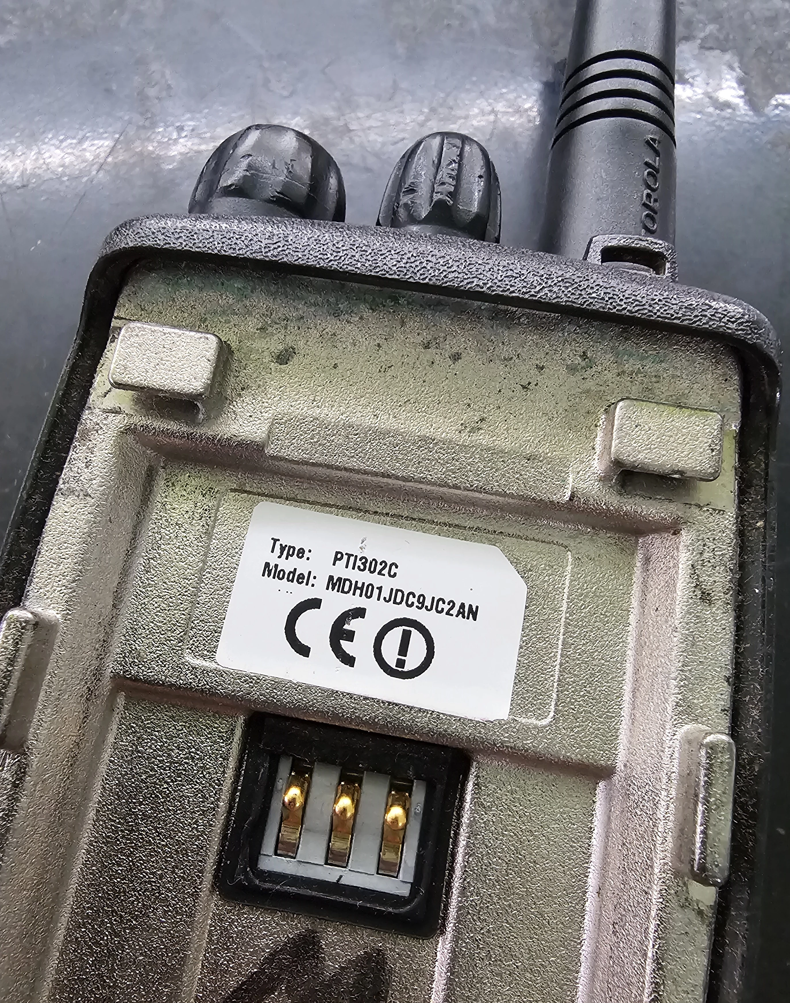 radiotelefon-motorola-dp1400-typ-vhf-ladowarka-kod-producenta-mdh01jdc9jc2an