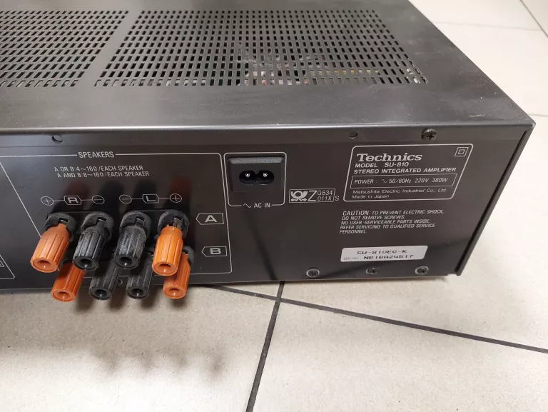 WZMACNIACZ TECHNICS SU-810