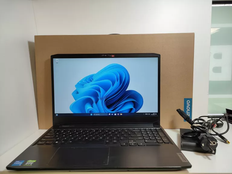 LAPTOP LENOVO IDEAPAD 3-15IHU6 15,6 " INTEL CORE I5 16 GB / 512 WIN 11HOME