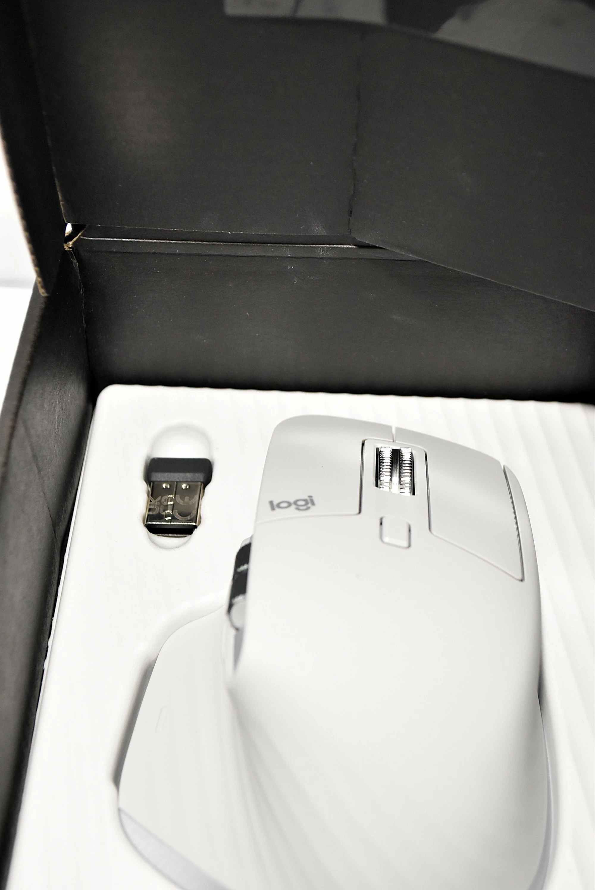 mysz-logitech-mx-master-3s-universal-pale-grey-interfejs-517-2