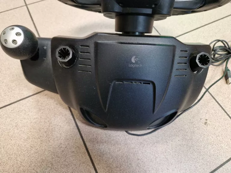 KIEROWNICA I PEDAŁY LOGITECH DRIVING FORCE GT 900° PUDEŁKO