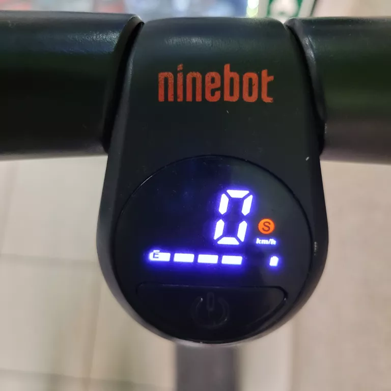HULAJNOGA SEGWAY NINEBOT KICKSCOOTER E22E 300 W 20 KM/H