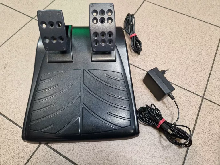 KIEROWNICA I PEDAŁY LOGITECH DRIVING FORCE GT 900° PUDEŁKO