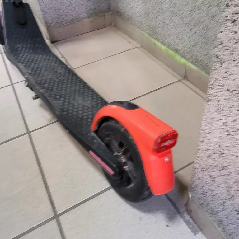 HULAJNOGA SEGWAY NINEBOT KICKSCOOTER E22E 300 W 20 KM/H