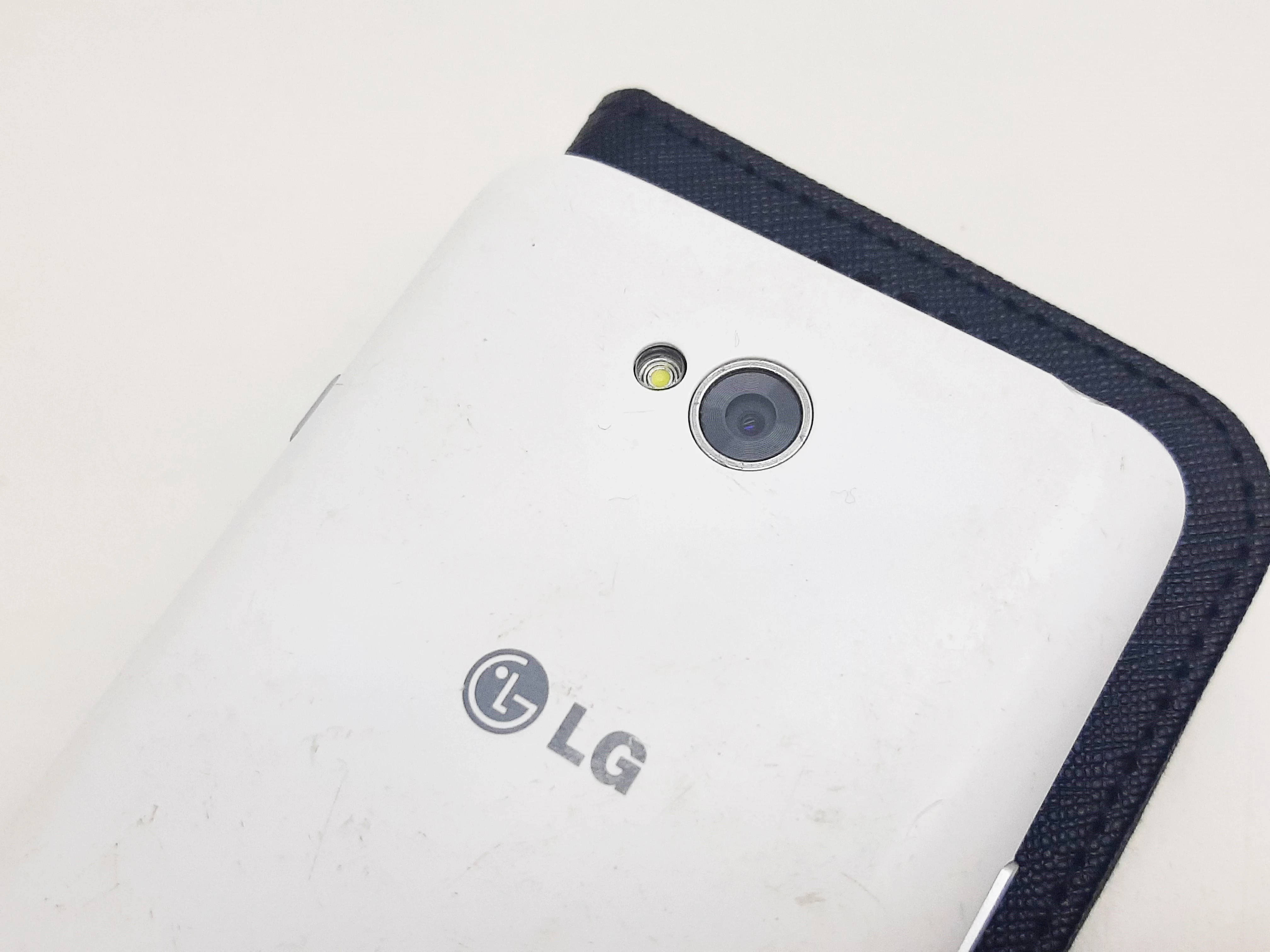 telefon-lg-d320n-stan-11323-2