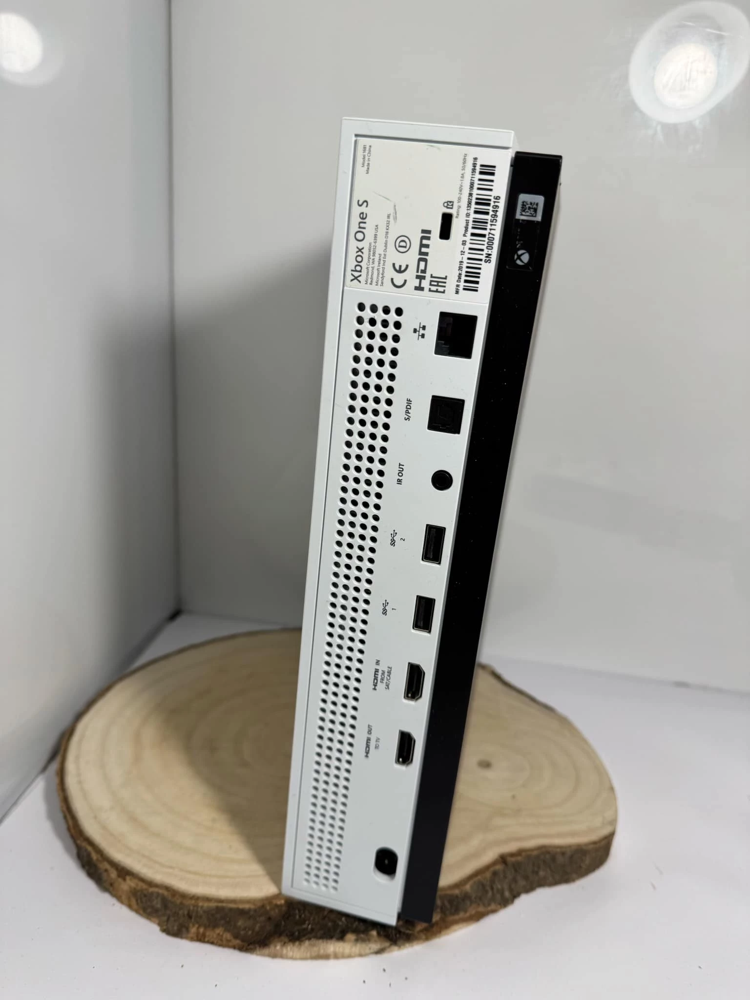 konsola-xbox-one-s-1tb-komplet-obslugiwane-technologie-206010-1