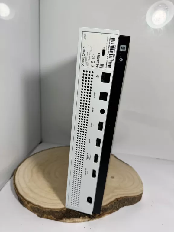 konsola-xbox-one-s-1tb-komplet-obslugiwane-technologie-206010-1