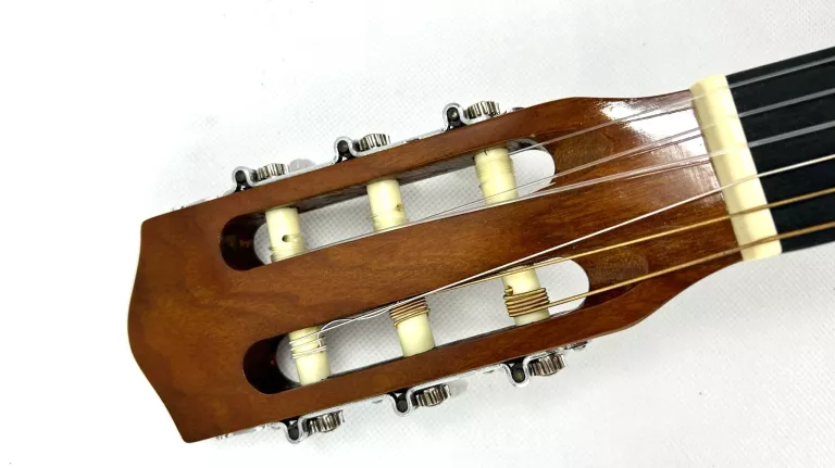 GITARA KLASYCZNA DLA POCZĄTKUJĄCYCH