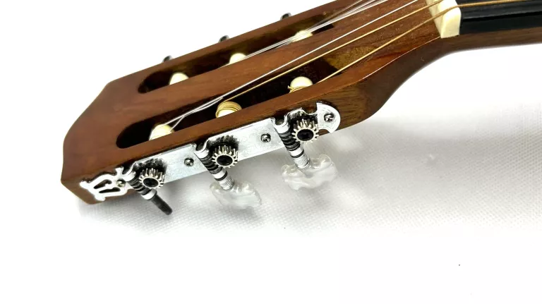 GITARA KLASYCZNA DLA POCZĄTKUJĄCYCH