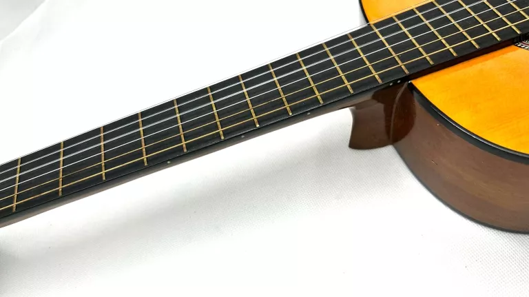 GITARA KLASYCZNA DLA POCZĄTKUJĄCYCH