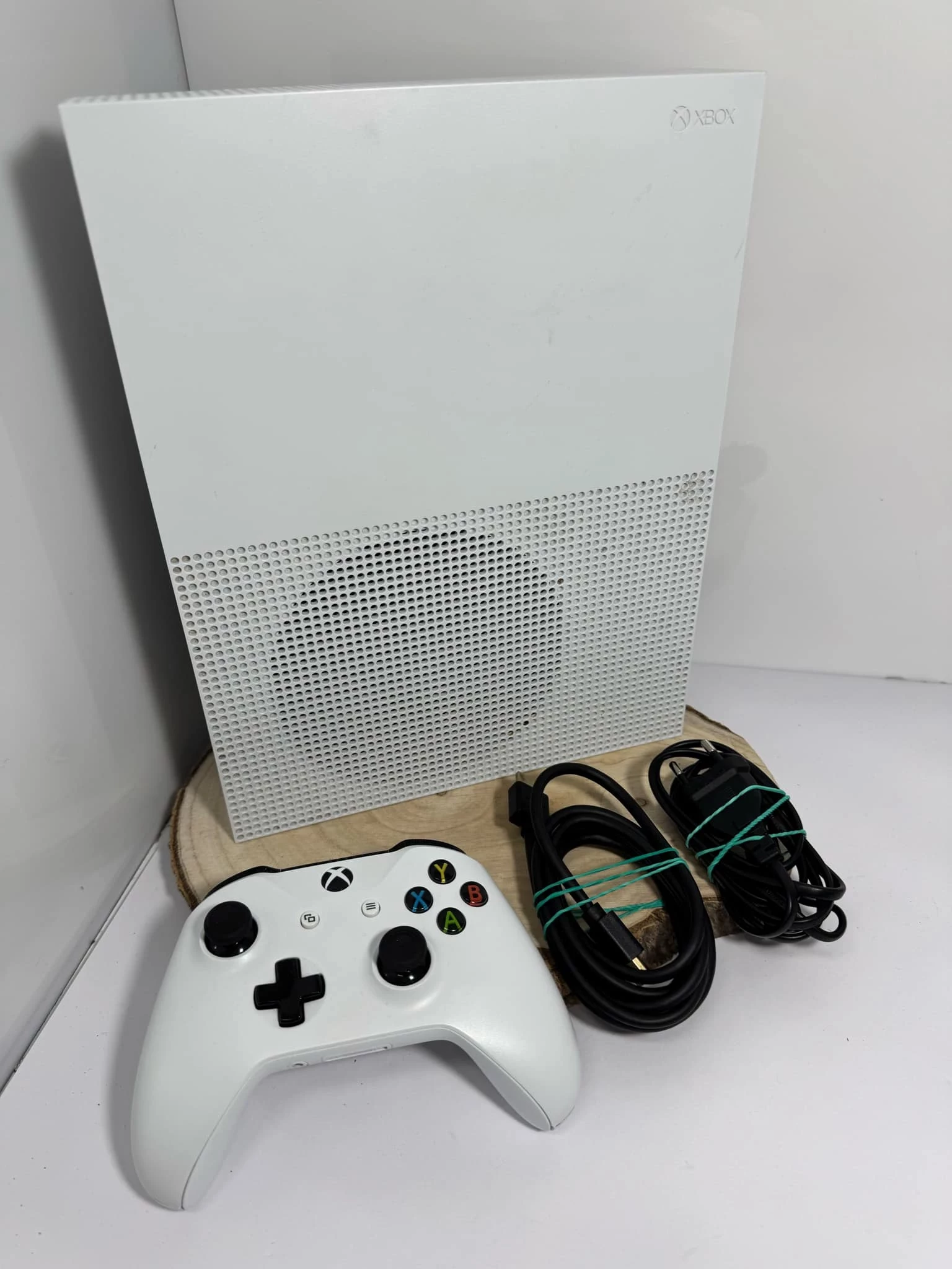 konsola-xbox-one-s-1tb-komplet-komunikacja-205986-2