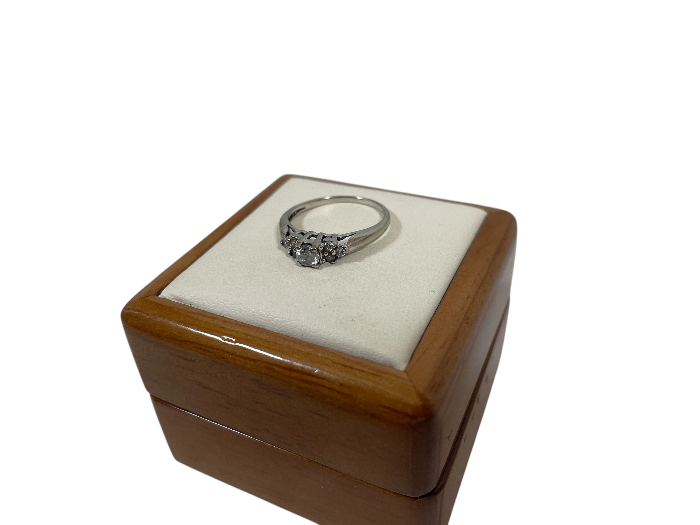 piekny-zloty-pierscionek-375178g-r15-marka-226434-1704211