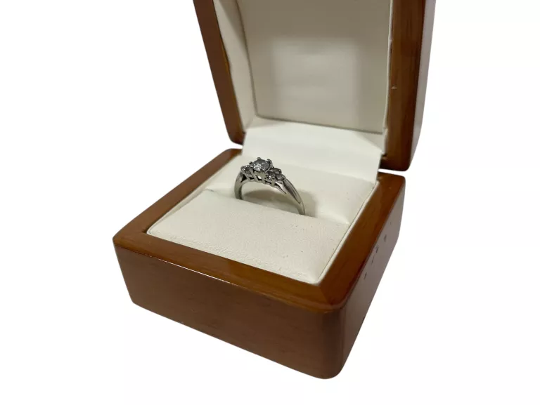 piekny-zloty-pierscionek-375178g-r15-rodzaj-2205-2