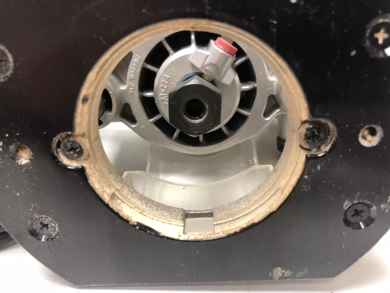 FREZARKA MAKITA RT0702C