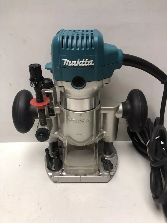 FREZARKA MAKITA RT0702C