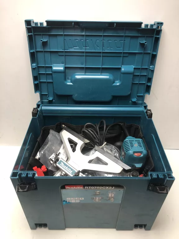 FREZARKA MAKITA RT0702C