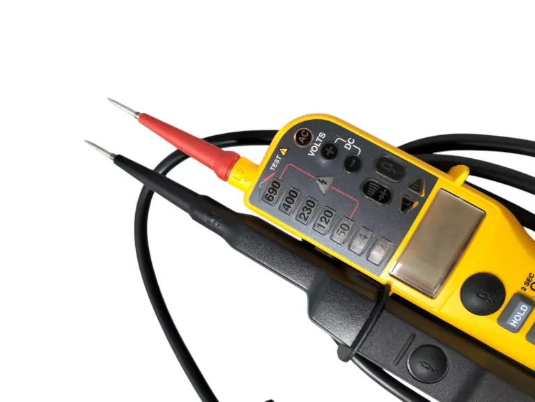 DWUBIEGUNOWY TESTER NAPIĘCIA FLUKE T150/VDE