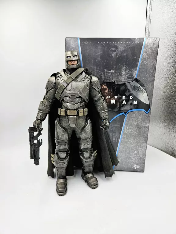 HOT TOYS 1/6 MMS 349 BATMAN V SUPERMAN ARMORED BATMAN FIGURE