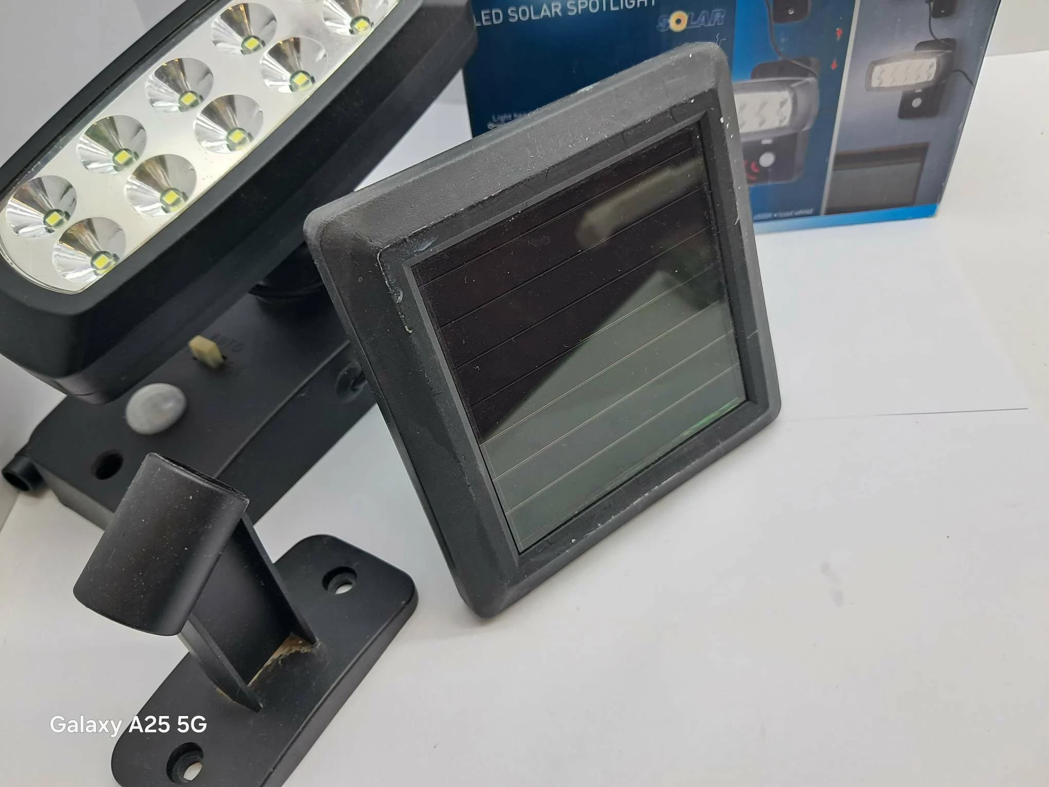 livarno-lux-led-solar-spotlight-pud-moc-100