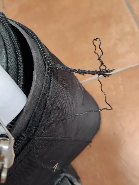 duza-walizka-podrozna-materialowa-opis-material-dominujacy-203925-224986