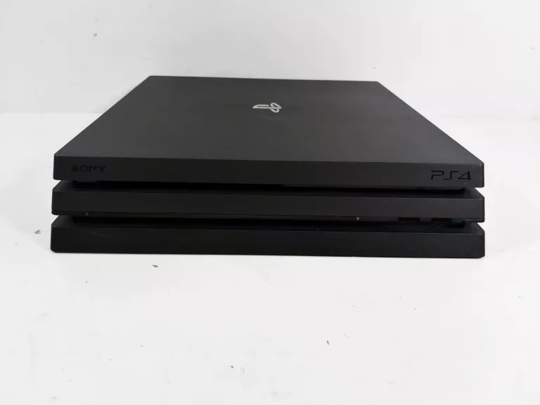 KONSOLA PS4 PRO 1TB +PAD+FIFA22+KABLE