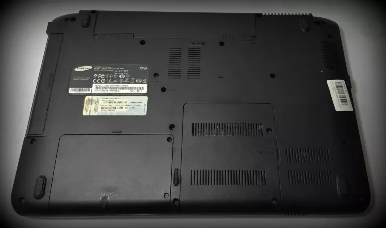 LAPTOP SAMSUNG NP-R540 15,6 " INTEL CORE I3 3 GB / 128 GB