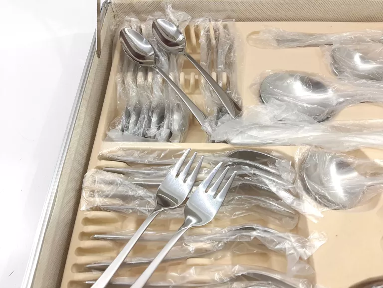ZESTAW SZTUĆCÓW KINGHOFF W WALIZCE 72EL