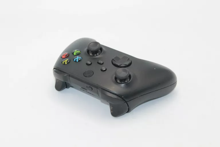 PAD DO KONSOLI MICROSOFT XBOX SERIES 1914 CZARNY