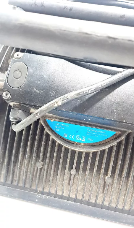 naswietlacz-led-novipro-30w-temperatura-barwowa-4200