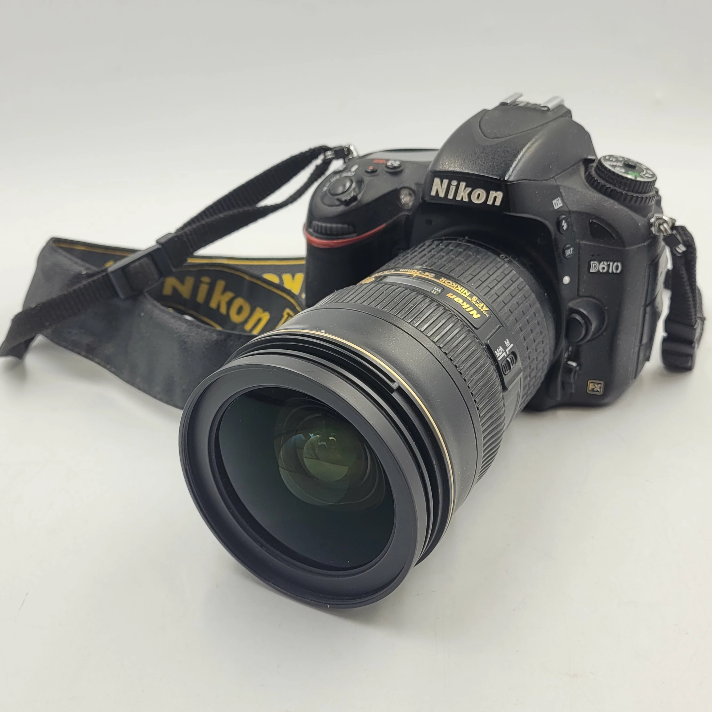 aparat-nikon-d610-obiektyw-nikkor-24-70mm-128g-ed-polecam-model-zalaczonego-obiektywu-sigma-art-35mm-f14