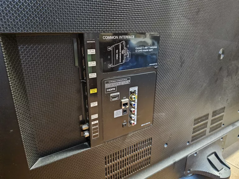 telewizor-samsung-55j6250-pilot-kabel-zasilajacy-typ-telewizora-211486-250138