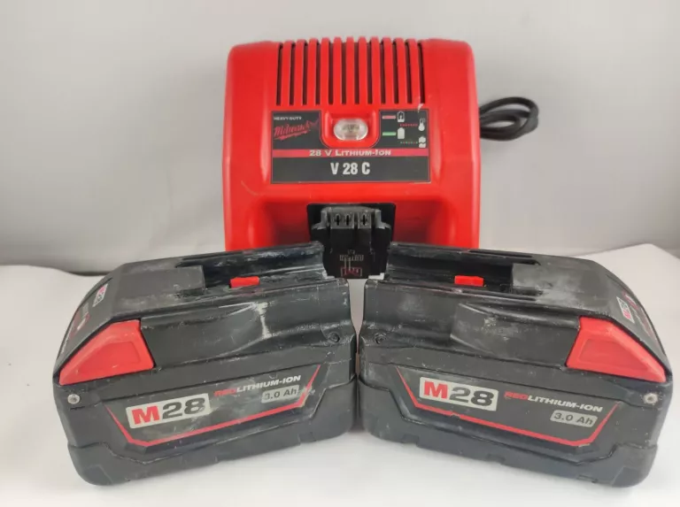 MILWAUKEE ŁADOWARKA V 28 C + 2AKU M28 BX 3.0AH ZESTAW