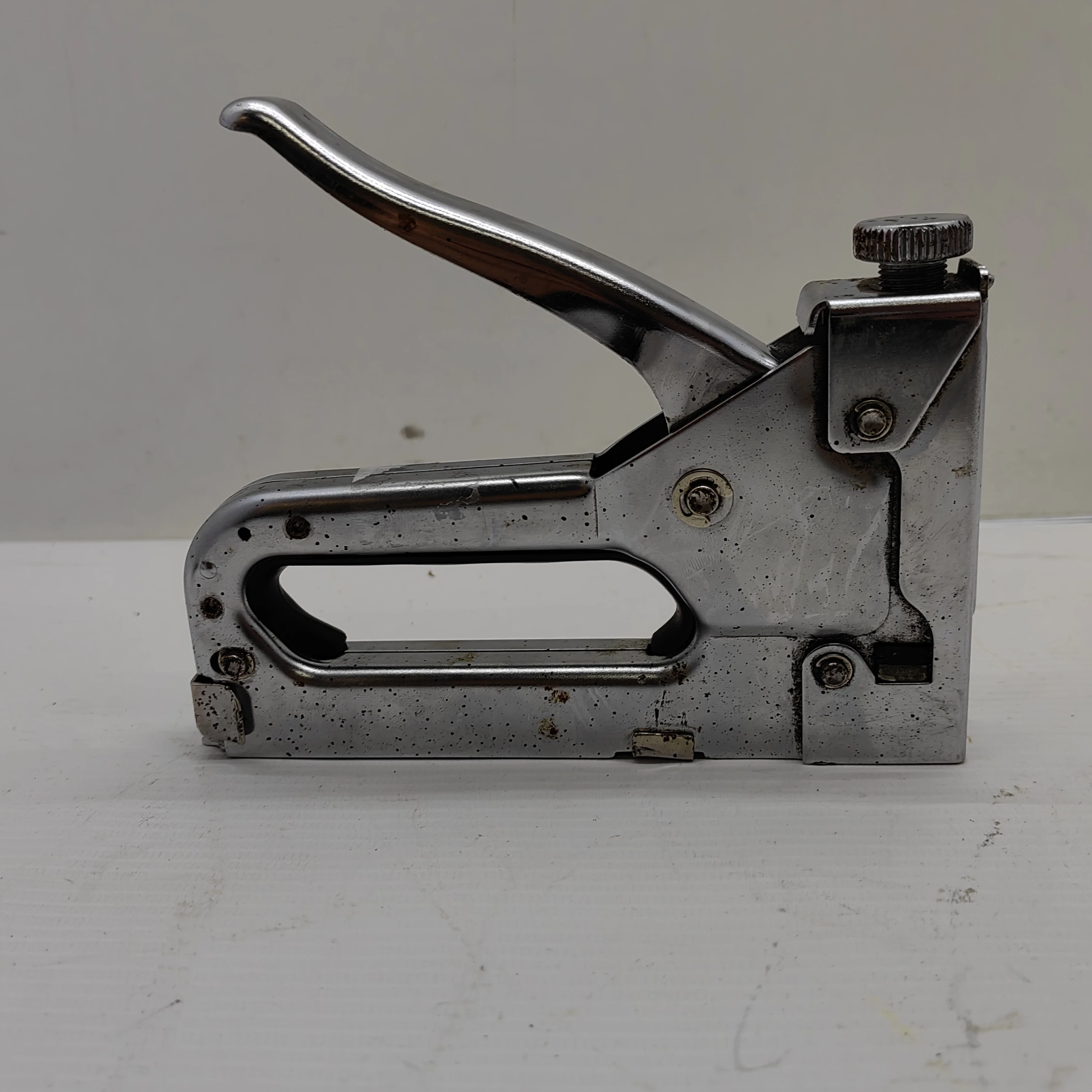 zszywacz-tapicerski-yato-kosciuszki-33a-ilawa