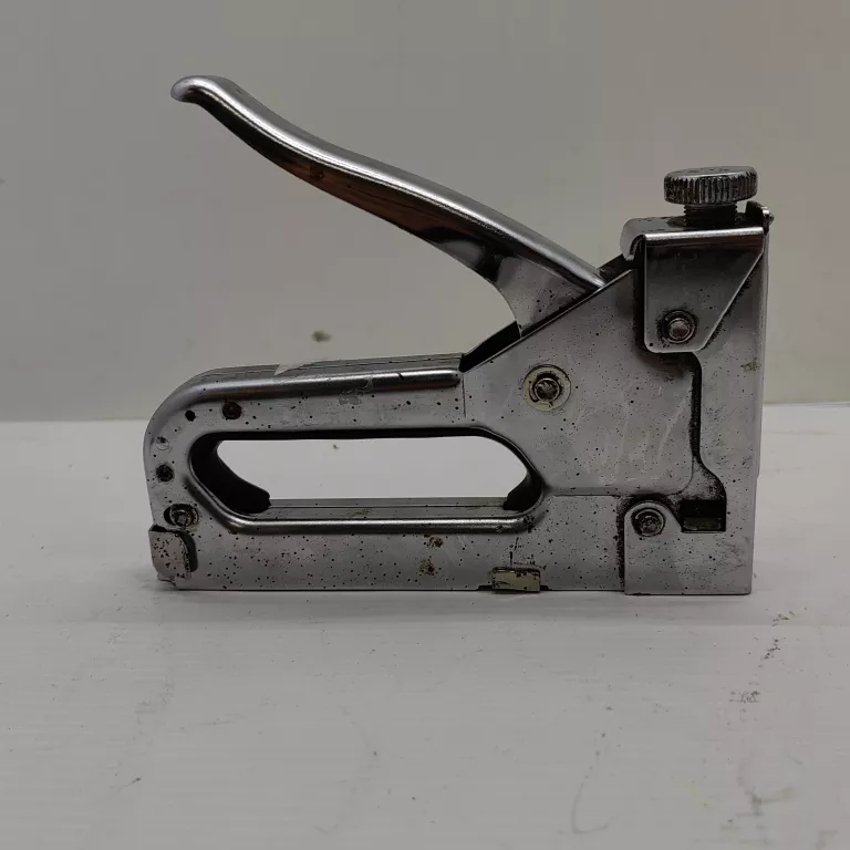 zszywacz-tapicerski-yato-kosciuszki-33a-ilawa