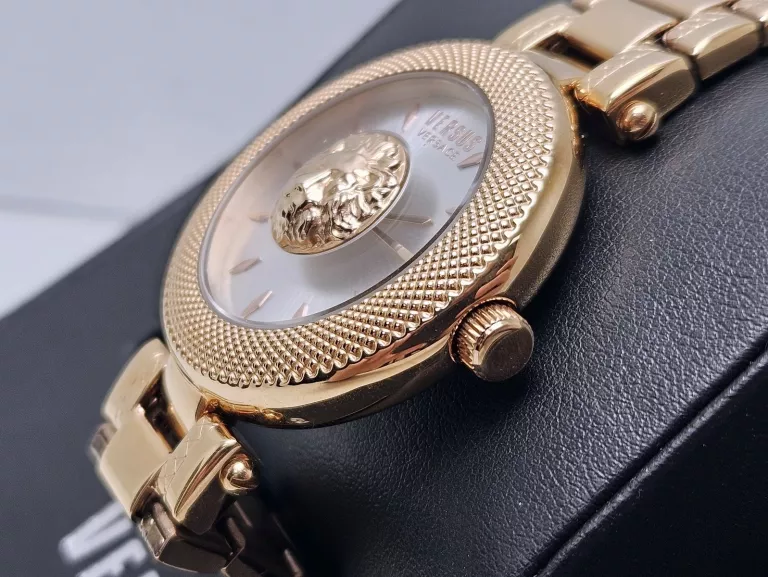 ZEGAREK VERSUS VERSACE TOKAI