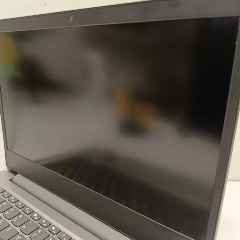 LAPTOP LENOVO IDEAPAD 3 14ADA05 AMD ATHLON 4 GB / 256 GB WIN 11