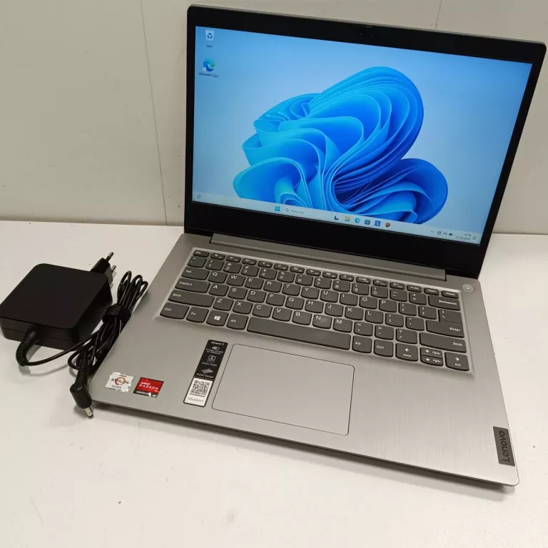 LAPTOP LENOVO IDEAPAD 3 14ADA05 AMD ATHLON 4 GB / 256 GB WIN 11