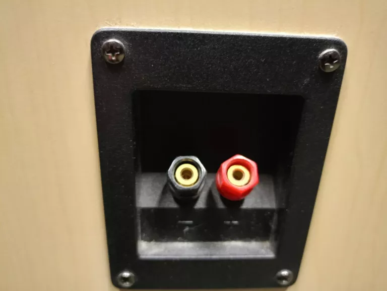 KOLUMNY KODA AV 702 F