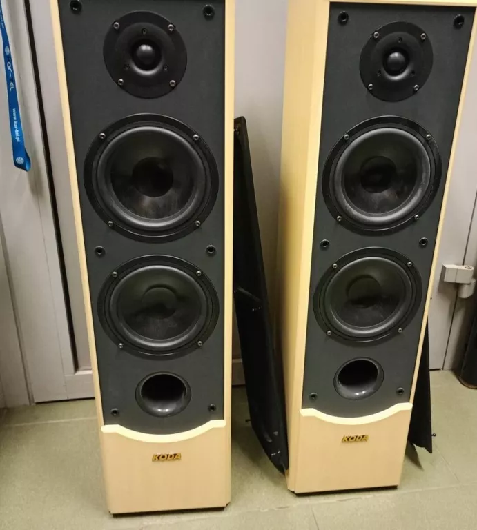 KOLUMNY KODA AV 702 F