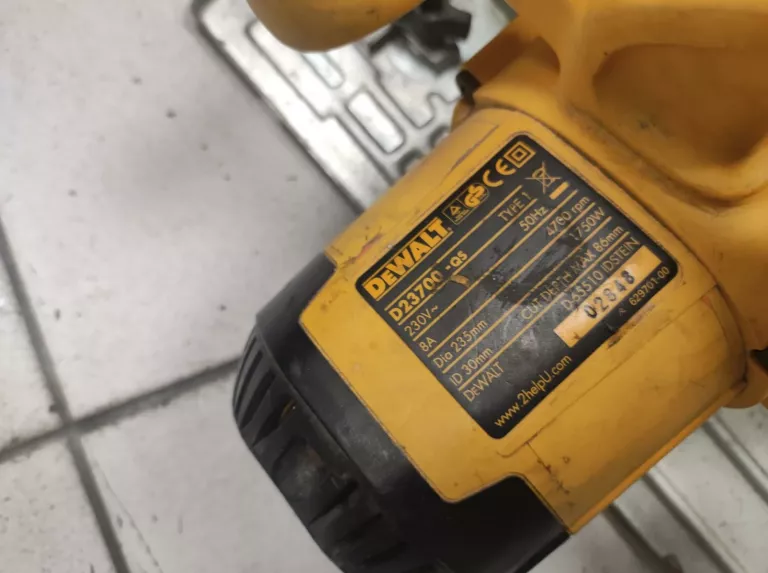 PILARKA TARCZOWA DEWALT D23700-QS 235/30MM, 1750W