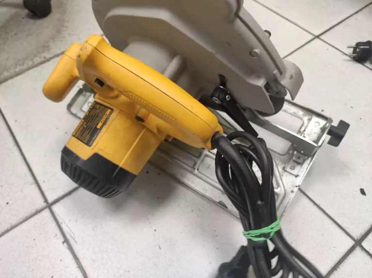 PILARKA TARCZOWA DEWALT D23700-QS 235/30MM, 1750W
