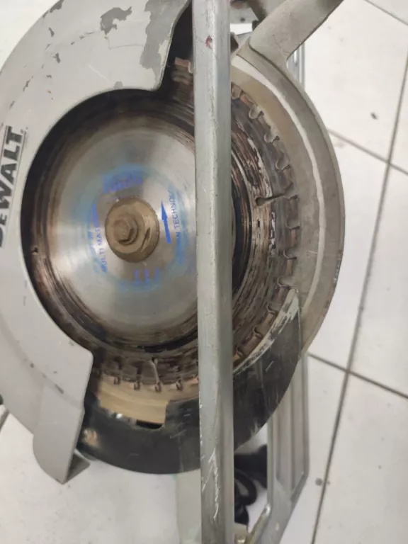 PILARKA TARCZOWA DEWALT D23700-QS 235/30MM, 1750W