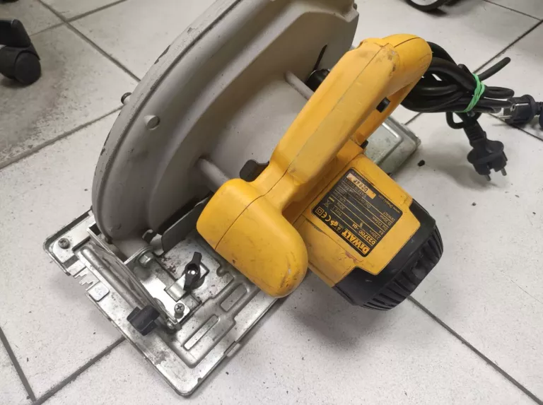 PILARKA TARCZOWA DEWALT D23700-QS 235/30MM, 1750W