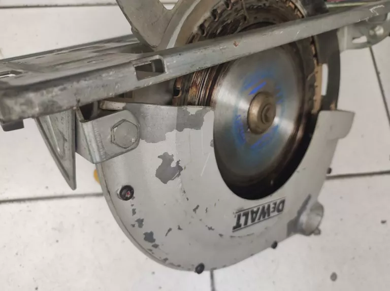 PILARKA TARCZOWA DEWALT D23700-QS 235/30MM, 1750W