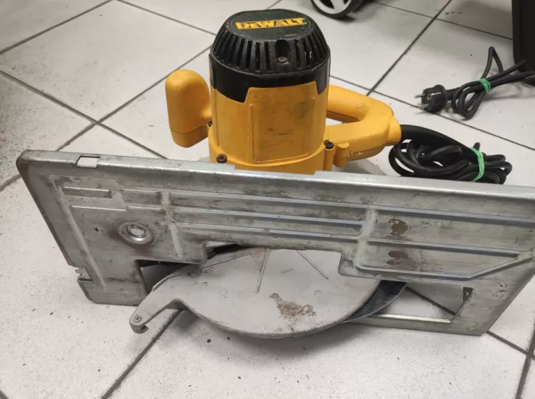 PILARKA TARCZOWA DEWALT D23700-QS 235/30MM, 1750W